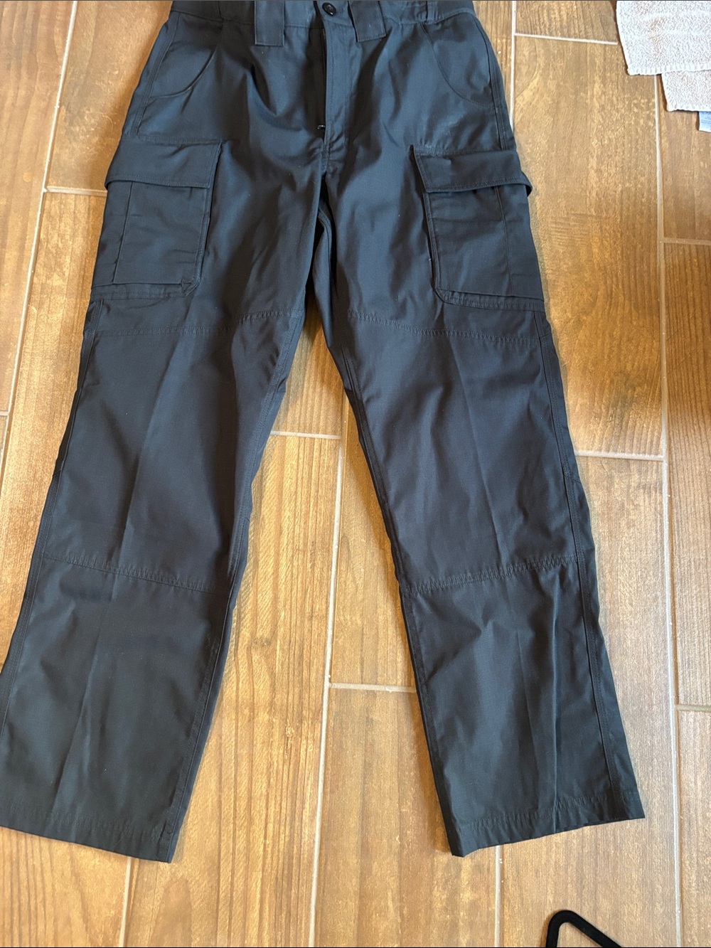 Men's under Armour Black Cargo Pants - Classic Utility Style